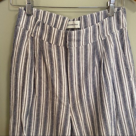 A&F Linen-Blend Pleaded Wide Ultra High Rise Pant - Picture 4 of 8